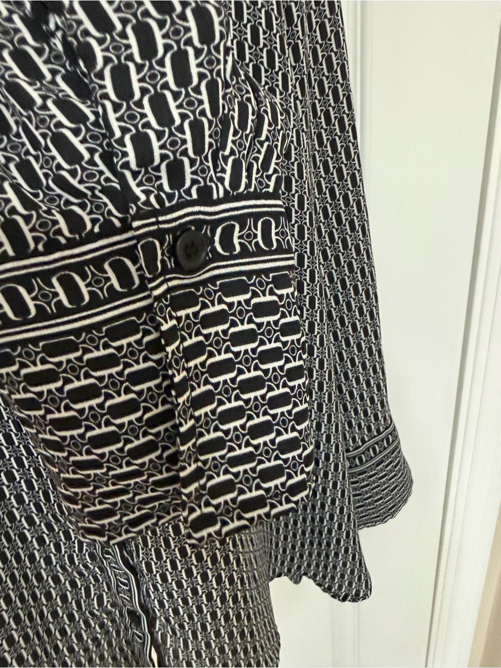 Max Studio London Geometric Print Button Front Blouse 1X Black White Relaxed - Picture 8 of 14